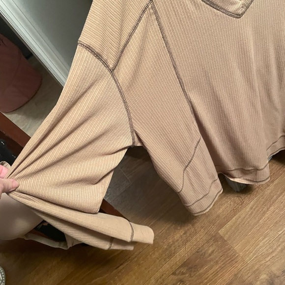 Cute boutique top - Picture 2 of 4